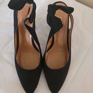 NWOT J. Renee Black Suedcke Kennedi Sling Ba